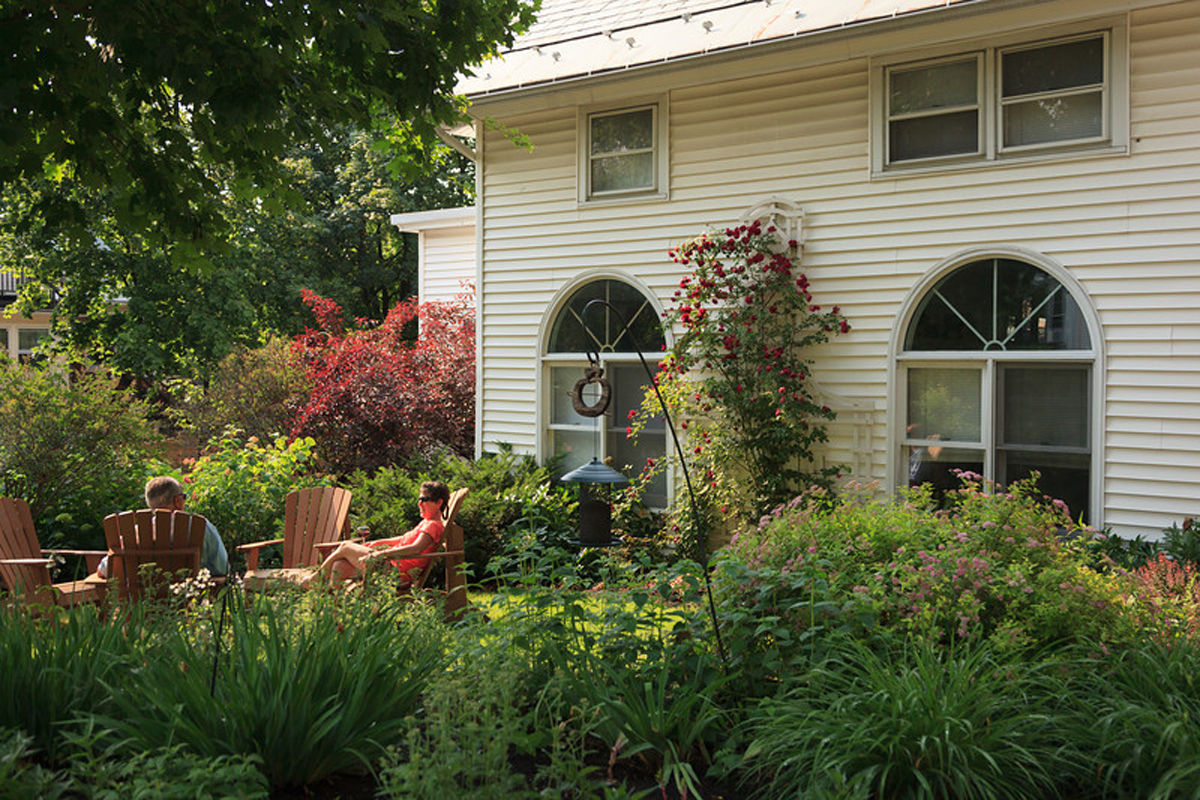 Lang House on Main Street, Gardens