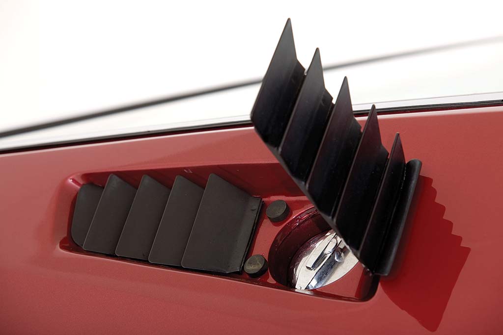 Lamborghini-Espada-fill-cap.jpg