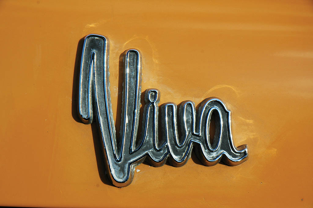 Vauxhall-Viva-1300-CC215-badge2.jpg