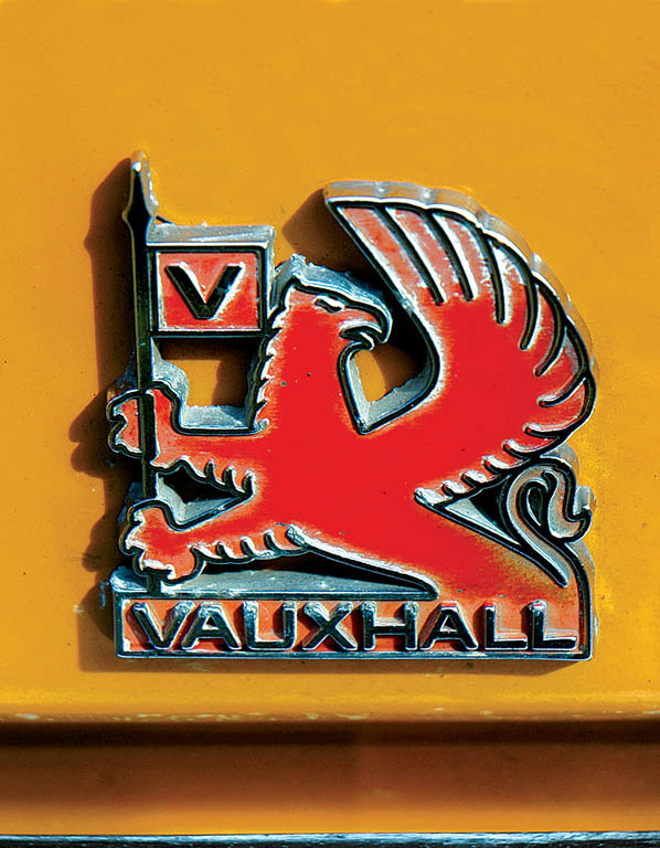 Vauxhall-Viva-1300-CC215-badge.jpg