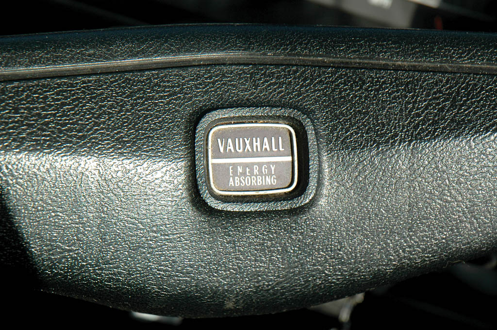 Vauxhall-Viva-1300-CC215-ext-det3.jpg