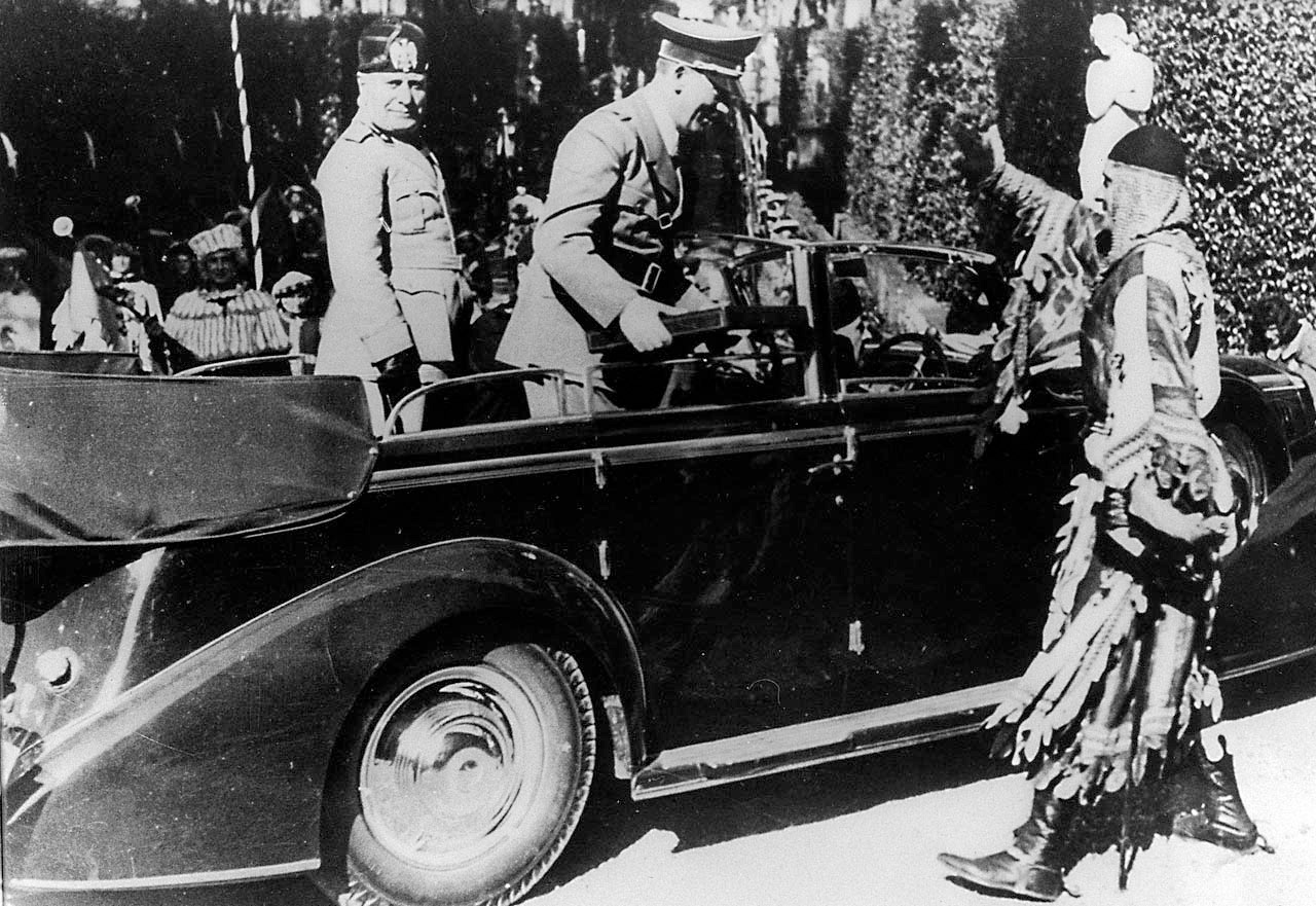Hitler and Mussolini – dictators aboard a Lancia, although this one looks like an Astura rather than an Ardea