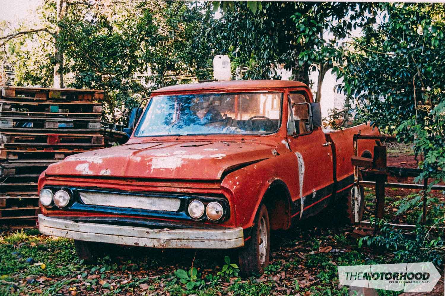 Derelict ’70s Chev pickup, Puerto Iguazú, Argentina