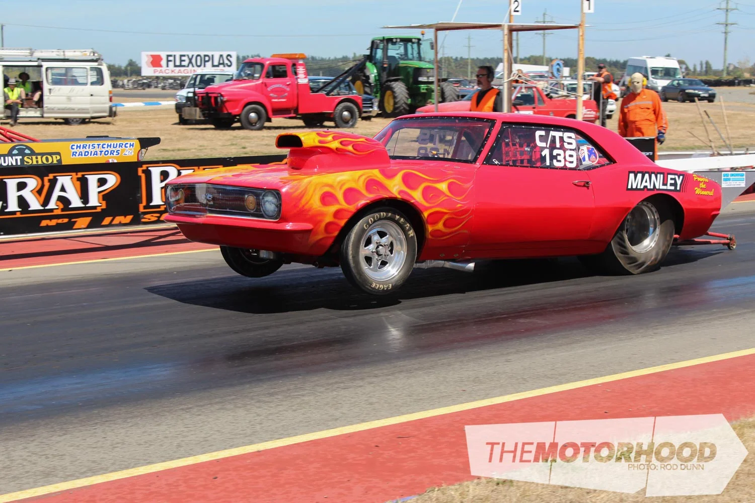 Wheels up for the crowds at Ruapuna | New Zealand Classic Car