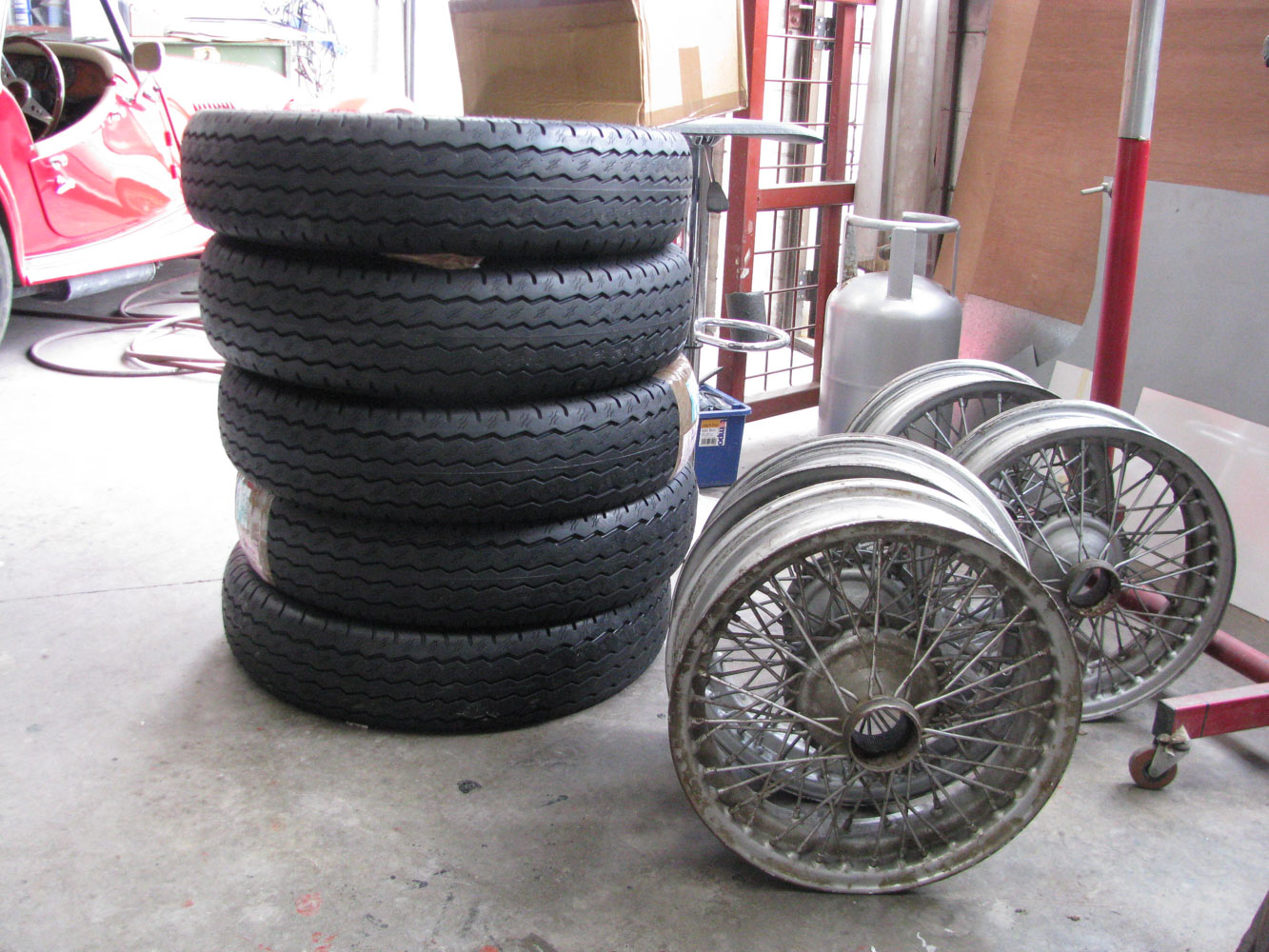 Tyres (Avons) arrive at Derek's-21.05.13.jpg