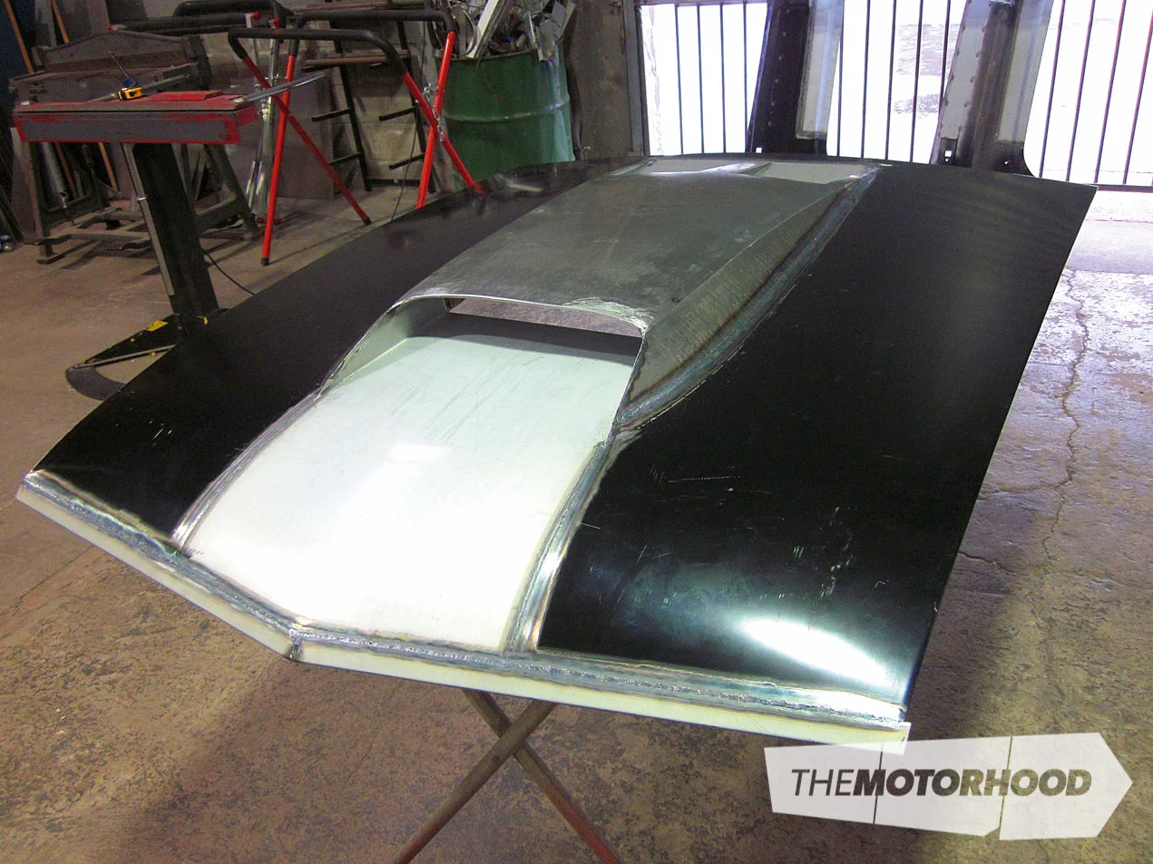 Metal hood scoops for cars