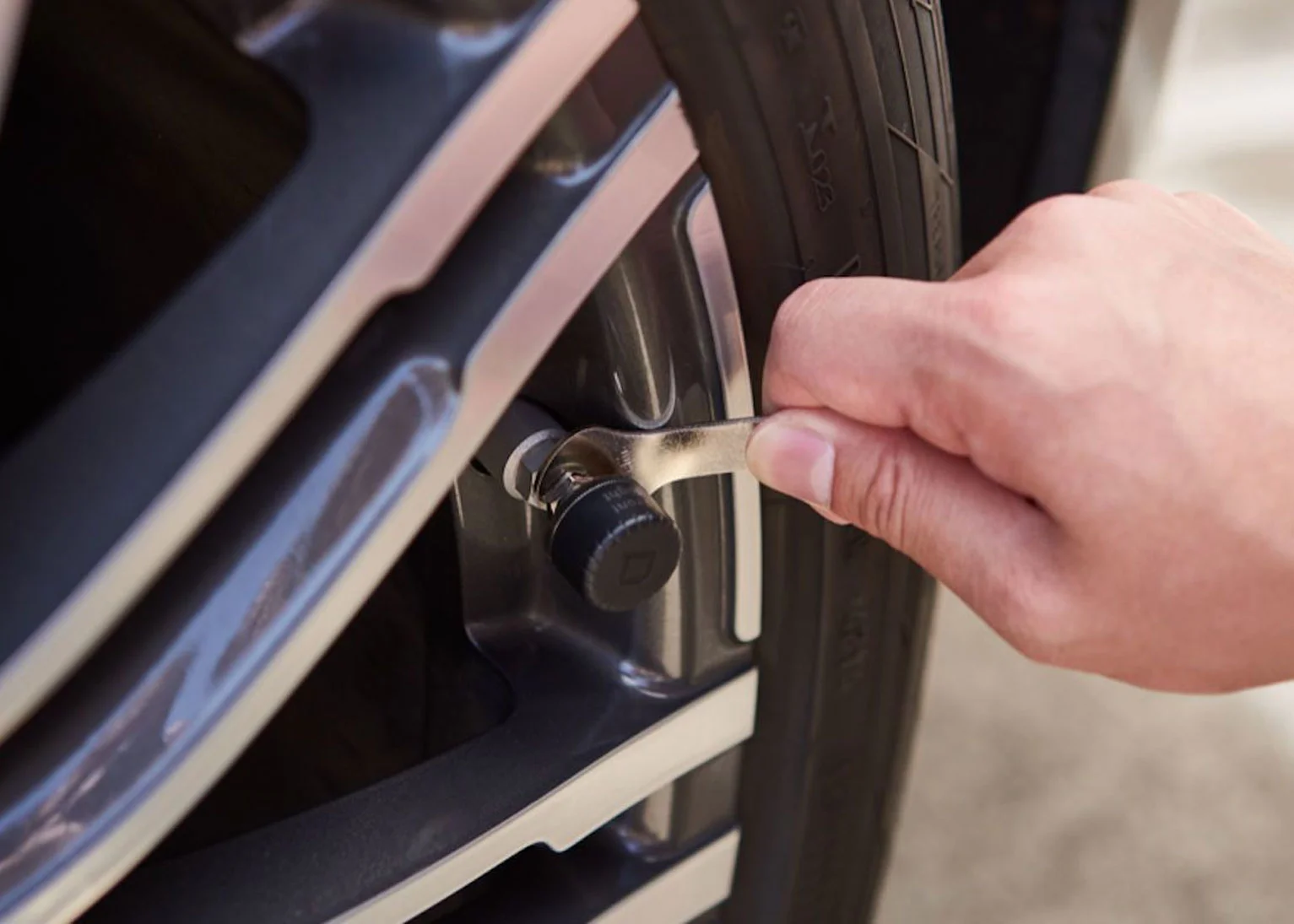 iReviews-ZUS-Tire-Monitor_4.jpg