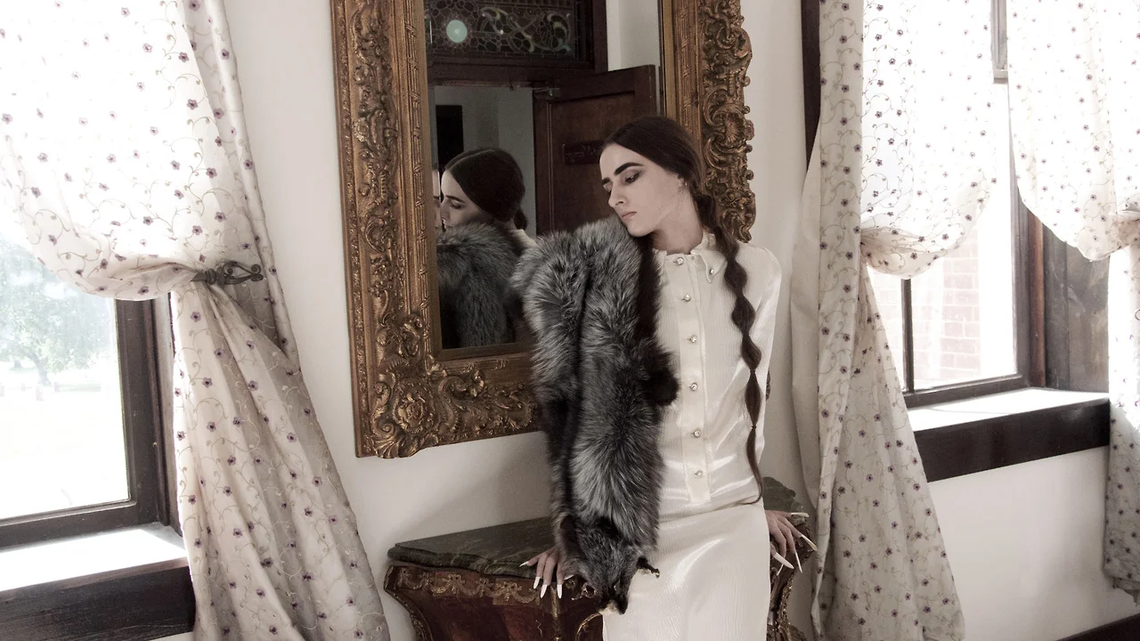 ( SILVER FOX PELT VIA ORACLE , SELF-PORTRAIT, PH. LAUREN THURMAN-KING, 2014)