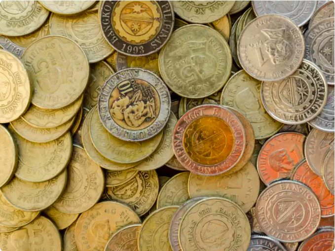 Looks like people in Philippines have set their priorities right. For them it is all about money on new year celebration. They believe that everything should be round so as to represent coins, which they believe will bring wealth. Round clothes, round food and everything around is supposed to be round.