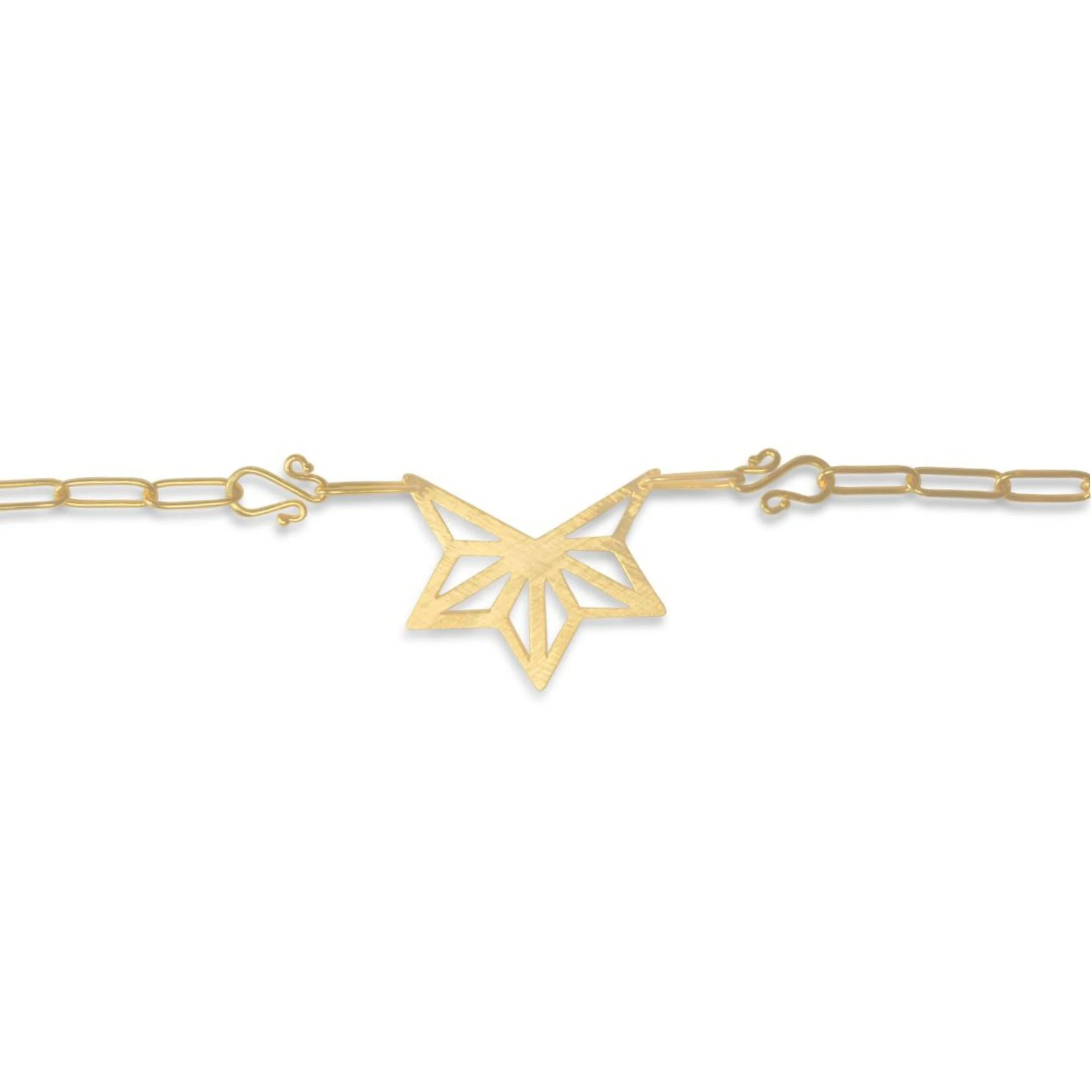Detailed view of the EatMetal Hemi-Asanoha necklace paperclip chain and matching geometric star centerpiece clasp.