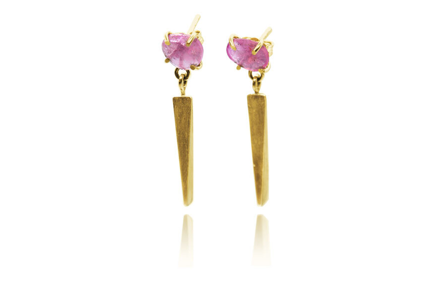 sapphire_single_gold_link_earrings_01_websafe.jpg