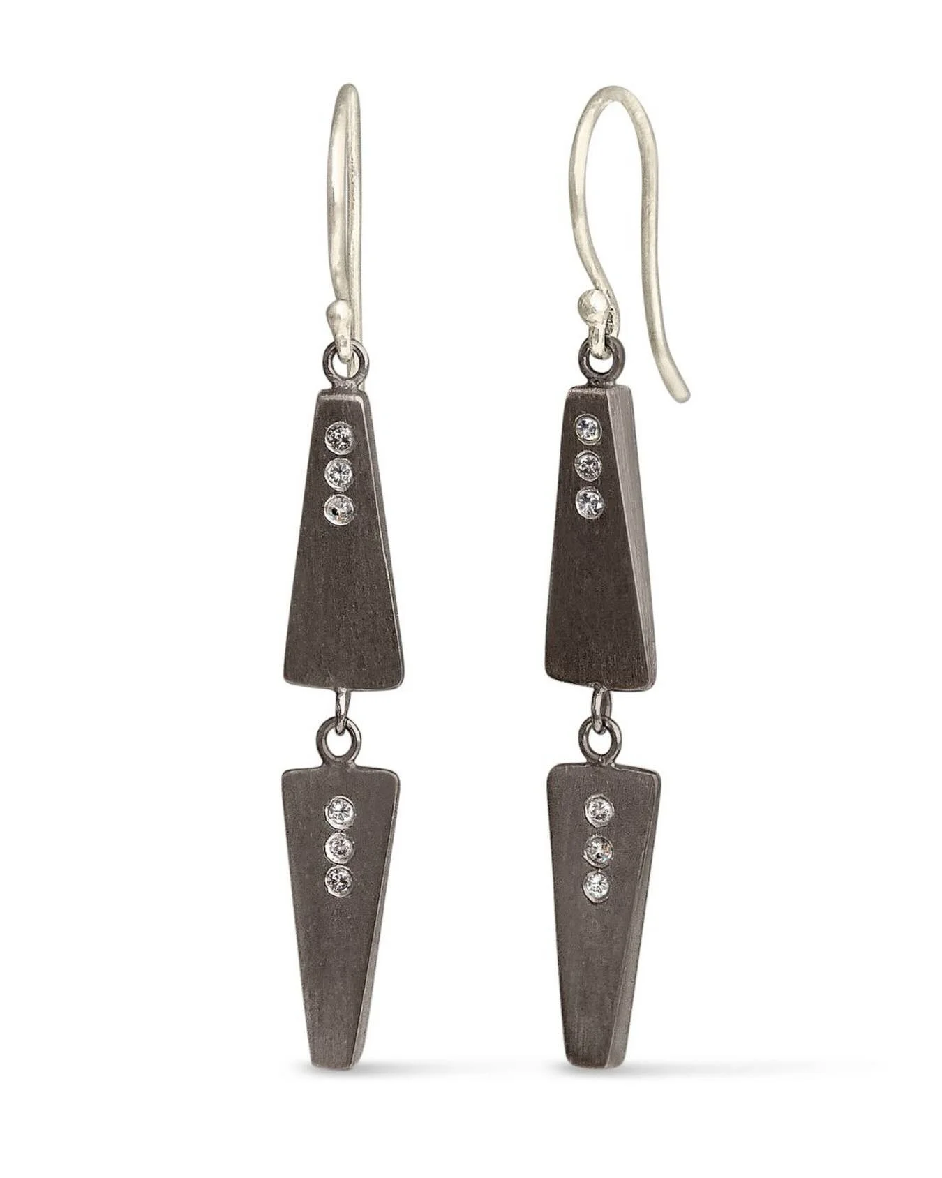 Salt and pepper diamonds are speckled diamonds. They get their patterned appearance from a mix of carbon deposits, like graphite and white cloudy inclusions like nitrogen or internal fractures. 
These distinct qualities add texture to the work. 
.
.

