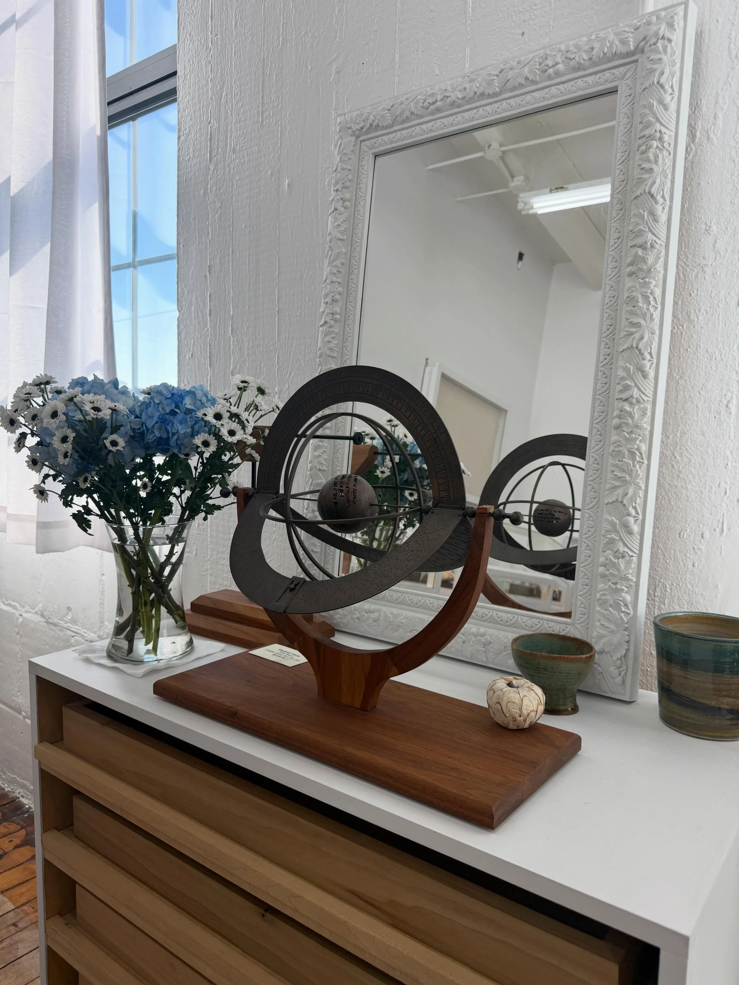 Stop by the studio to hang out, talk shop, or discuss whatever you are passionate about making. I&rsquo;m here to listen and support your vision.
.
.
.

#artjewelry #contemporaryjewelry #artisanjewelry #studiojewelry #customdesign