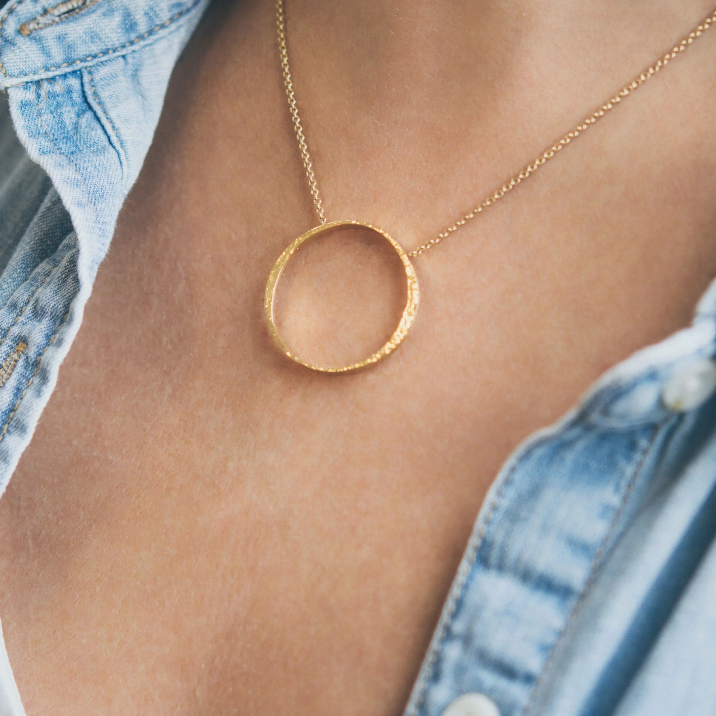 Model wearing handcrafted 18k gold solitaire circle pendant necklace
