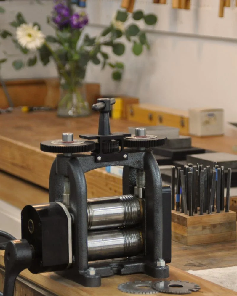 Enroll in jewelry making classes with EatMetal in Hoboken, NJ. Use the rolling mill in our DIY roll printed earrings. Do it yourself with guided instructions.