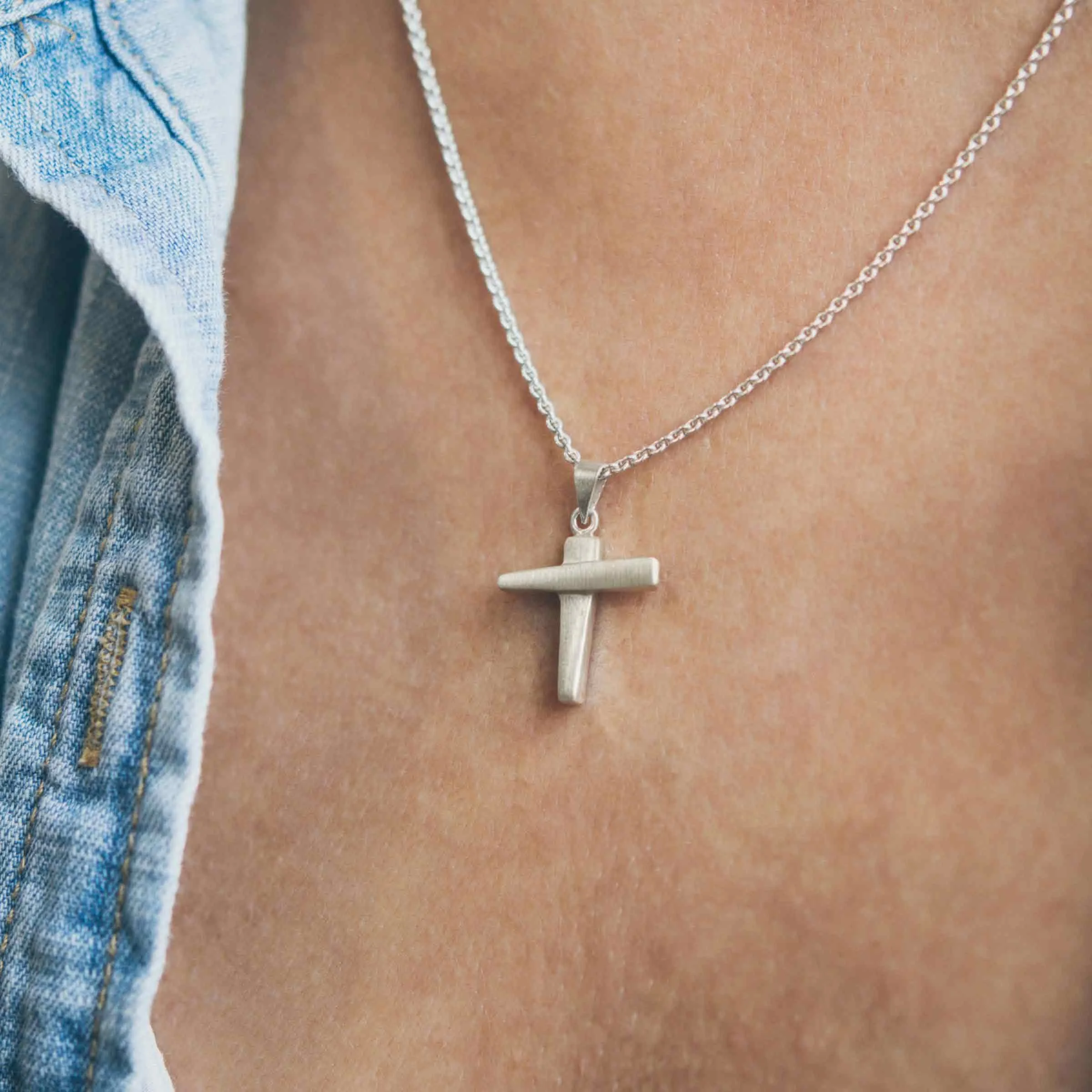 NT19_cross_brushed_model.jpg