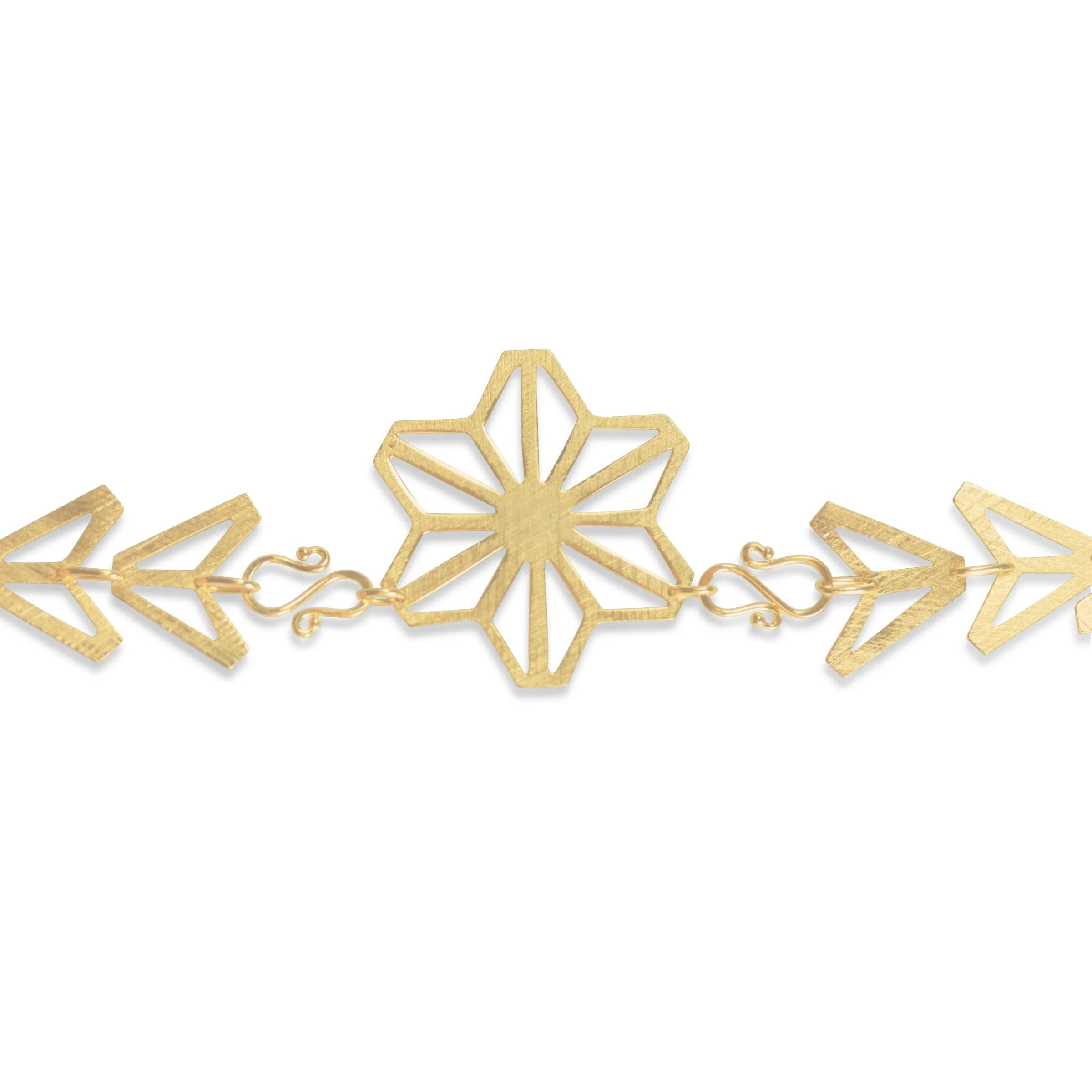 Detailed view of the matching Asanoha geometric star centerpiece clasp on the back of the EatMetal collar necklace.
