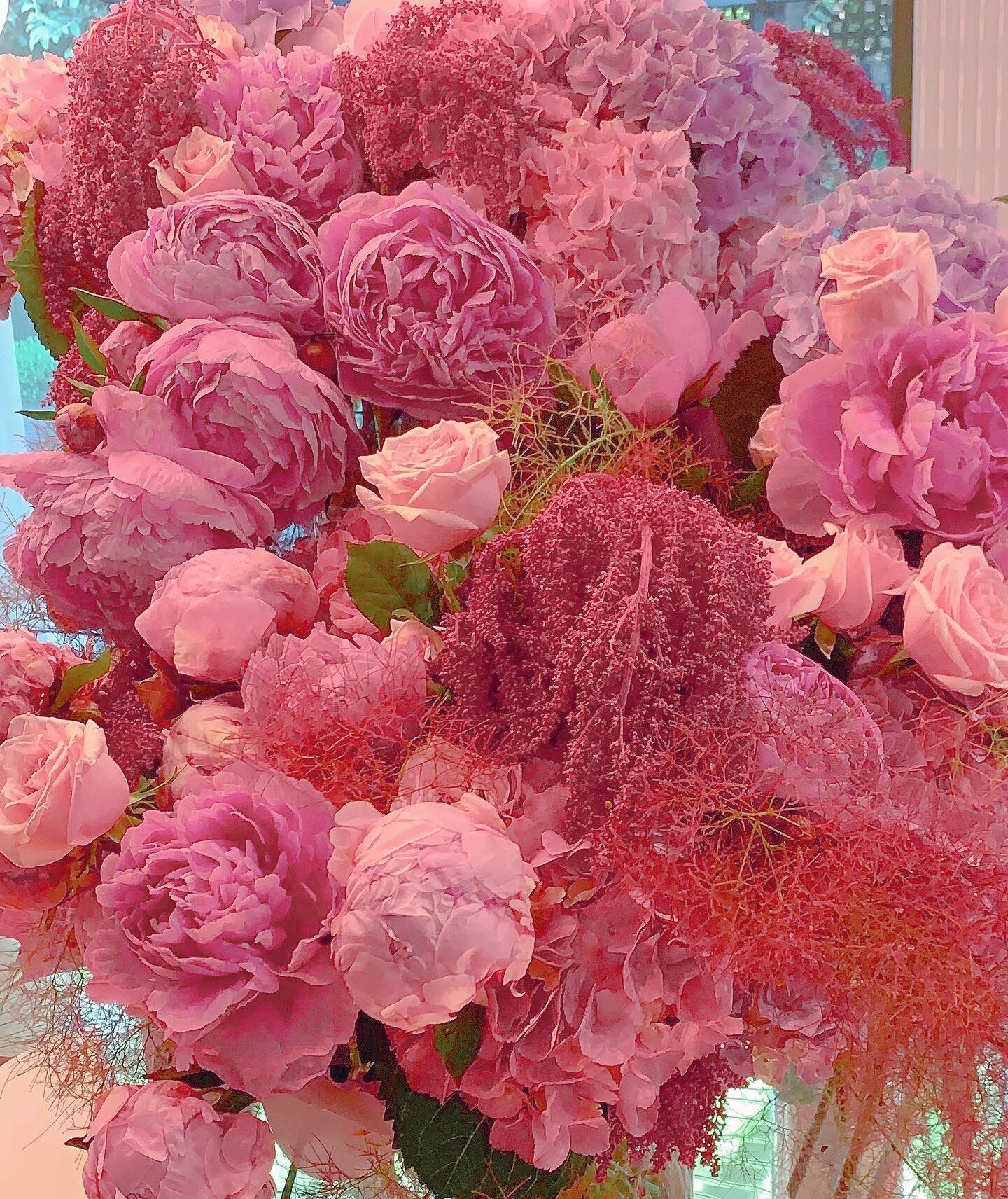 *The late night photo dump*
#peonies #smokebush #roses #hydrangeas #amaranthus #phalaenopsisorchid  #allthegoodstuff 

#flowersofinstagram #floristlife #toorak #southyarra #luxuryflorist #vip