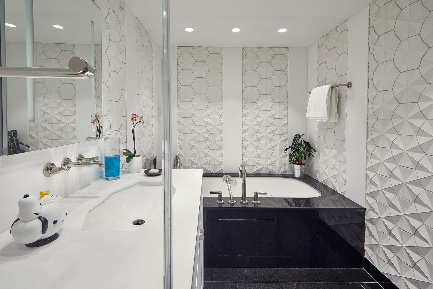 Easy like Sunday morning&hellip;.
A black and white bathroom renovation with lots of texture and interest&hellip; @annsacks tile, @kallistaplumbing fixtures&hellip;
Art @friendswithyou 
Photo by @mentistudio