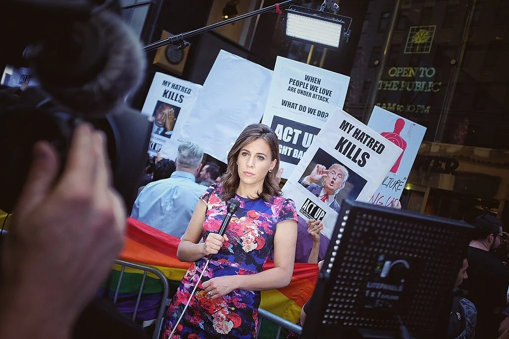 Hallie Jackson in her role as an NBC news correspondent during an anti-Trump protest on June 21, 2016. Photo credit: Delanothord [CC BY-SA 4.0], via Wikimedia Commons.