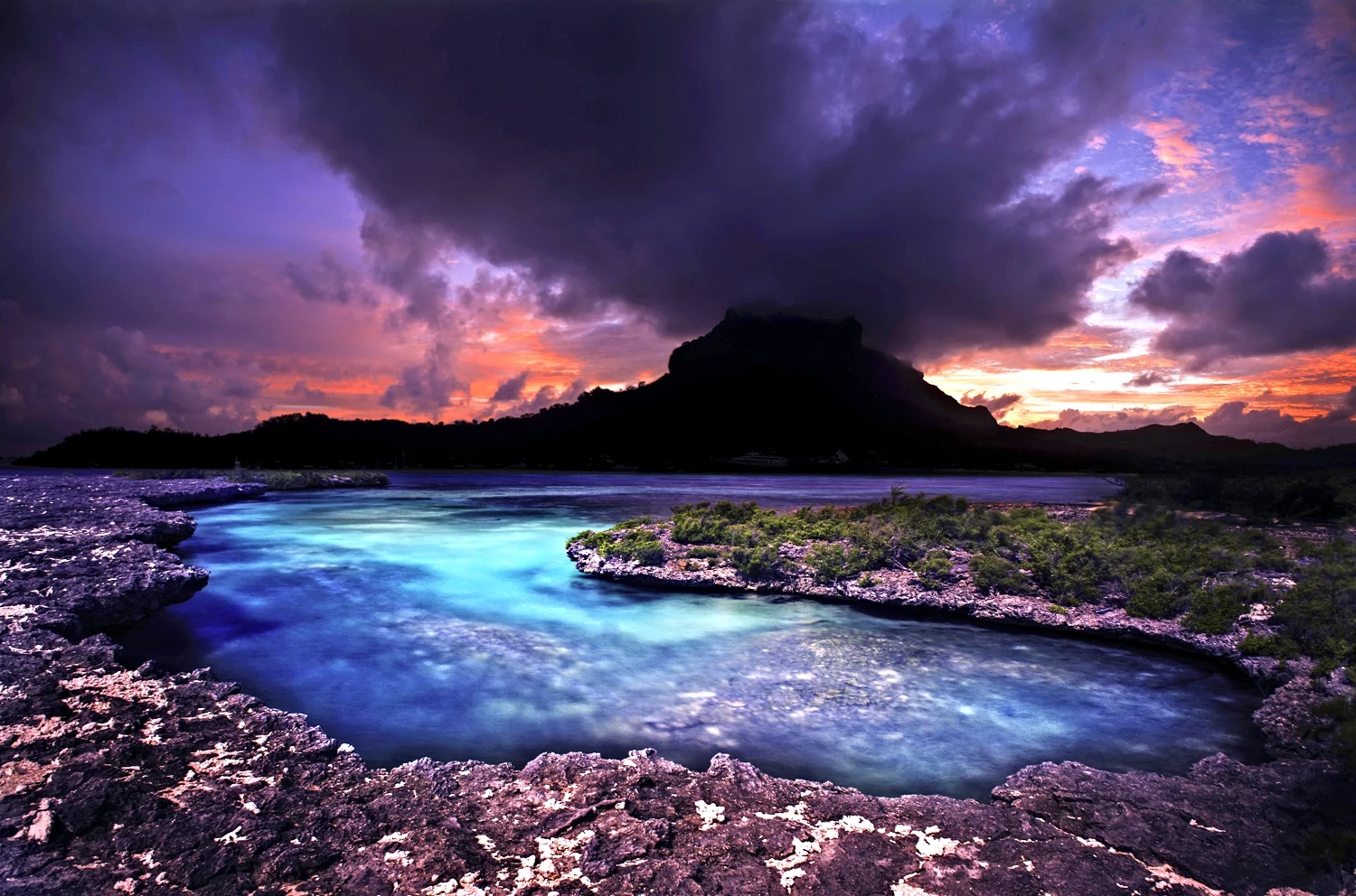 BORA-BORA-SUNSET-WEBSITE-READY.jpg