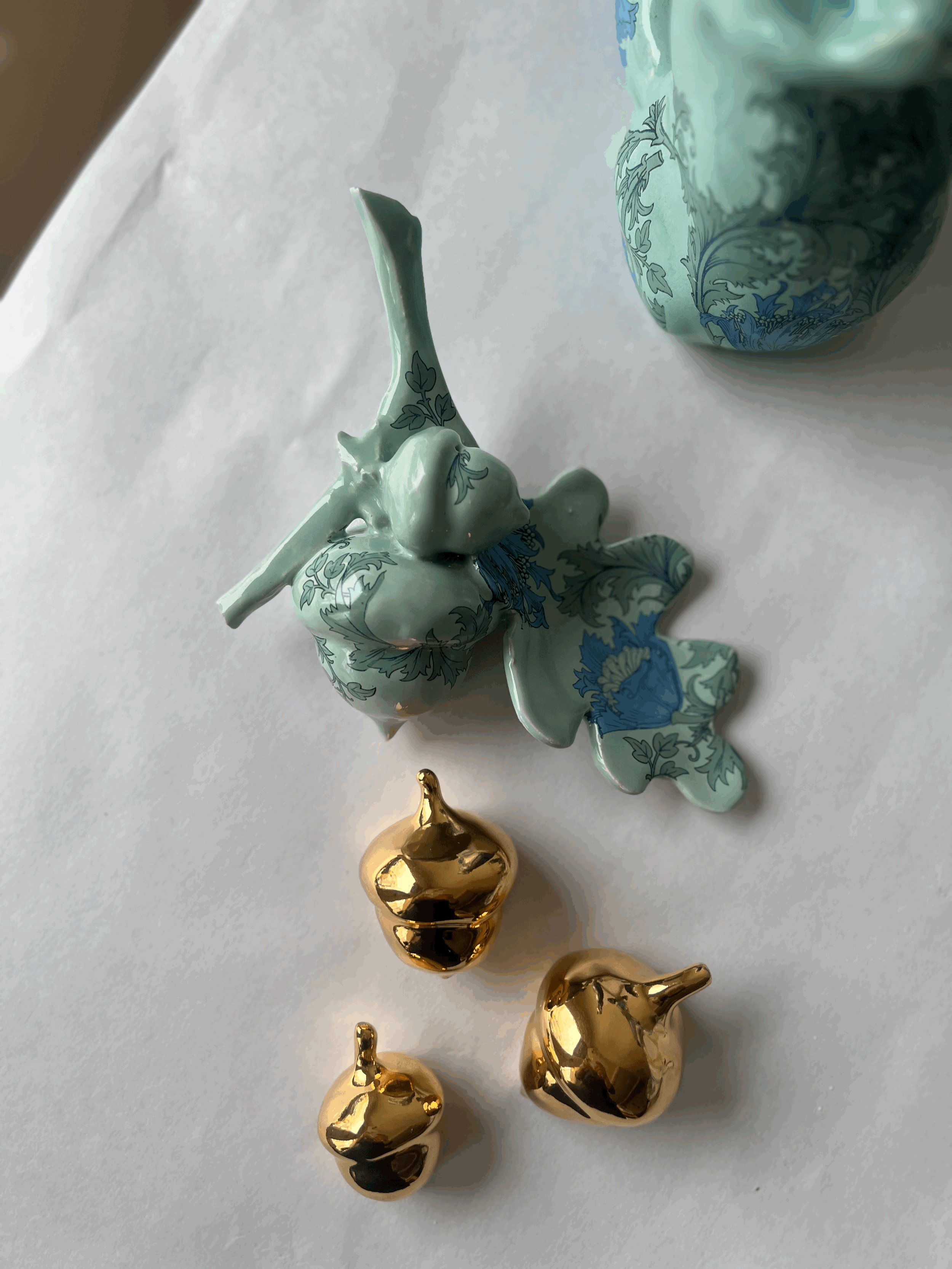 Blue oak leaf and acorn