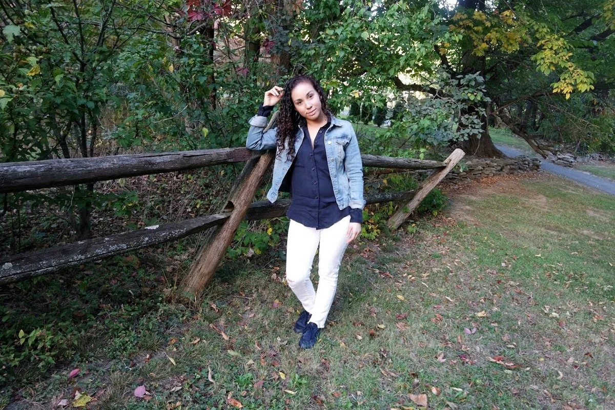 HM Denim Jacket ( similar here) | Massimo Dutti Button-up | Massimo Dutti Distressed Jeans | Joe Fresh Sneakers