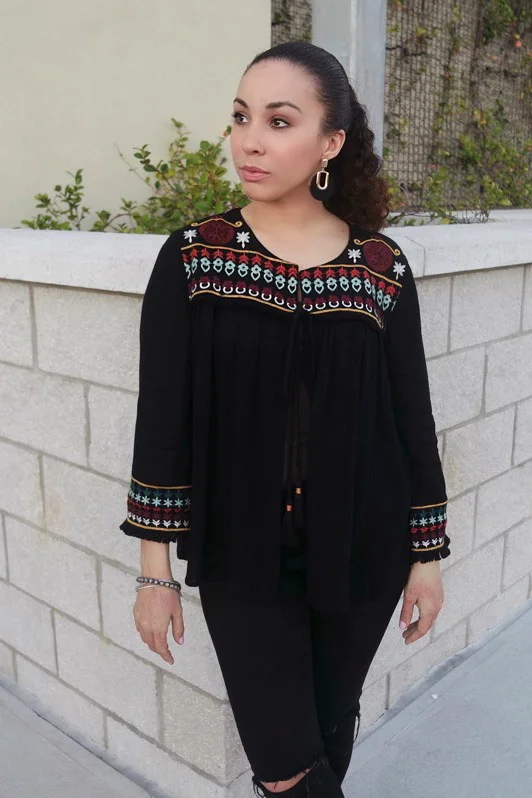 Francesca's Embroidered Kimono Jacket | H&M Tank Top | TopShop Moto Leigh Ripped Skinny Jeans | Zara Braided Sandals (last S/S season, last worn here) | Forever 21 Earrings (old; love these !) 