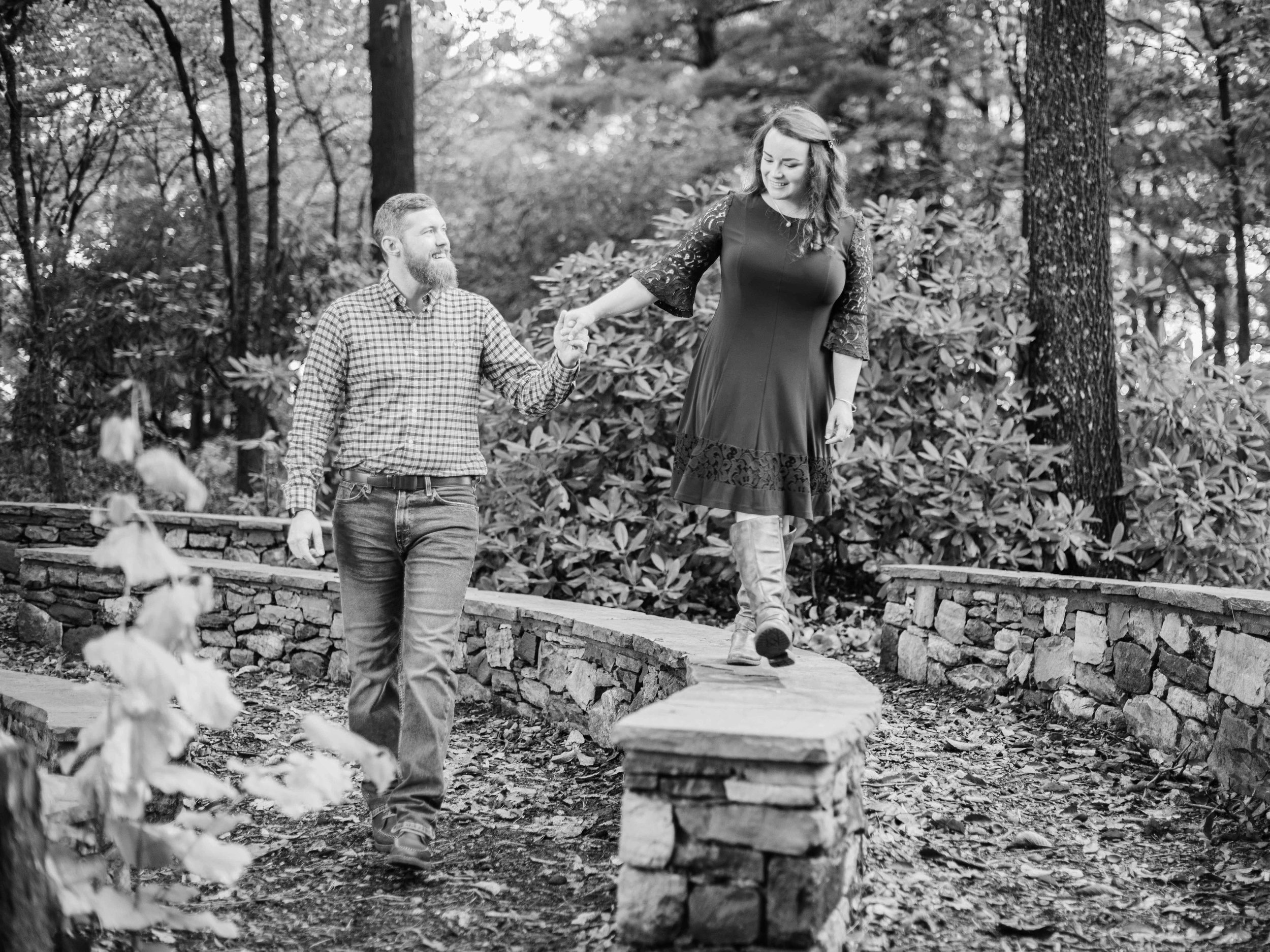 [John &amp; Melissa || Mill Mountain Engagement Session]