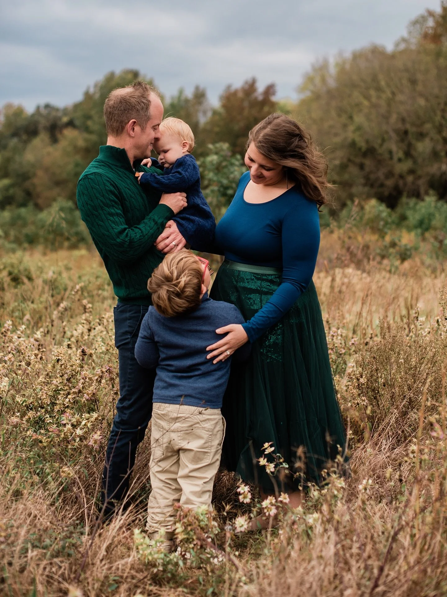 always a joy to spend time capturing this precious fam 🤍 swipe to see when that little boy was still growing in his mama&rsquo;s belly 🥹