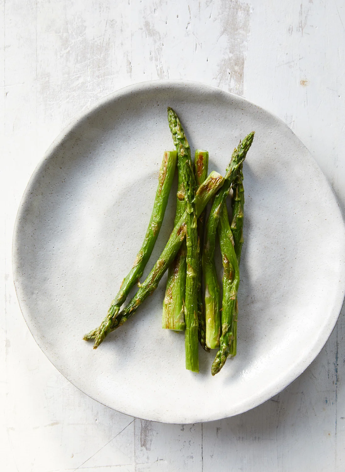 MA18_EAT_MarketWatch_Roasted_Asparagus_with_Poached_Eggs_and_Goat_Cheese_0004.jpg