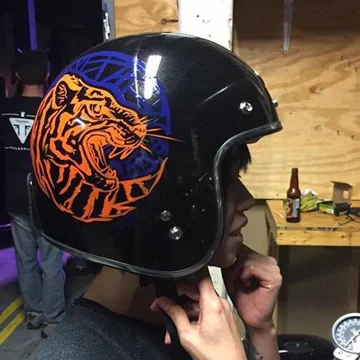 me helmet 2.jpg