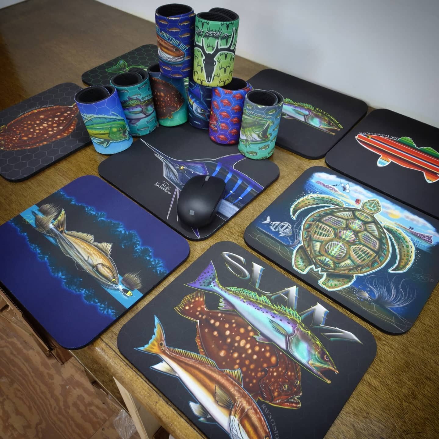 Unique mousepads and Koozies handmade in the USA. We create the most  Pristine art on the planet. If you want what nobody else has at an affordable price, visit our site.
#rayscustomart #fishing #fisherman #art #coast #flatsfishing #topwater #trout #