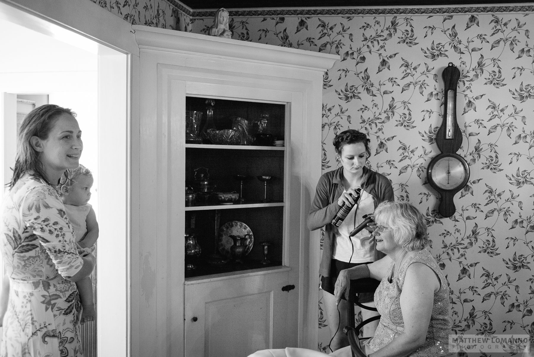 Megan&Rob_wedding_prep_by_Lomanno_0023_web.jpg