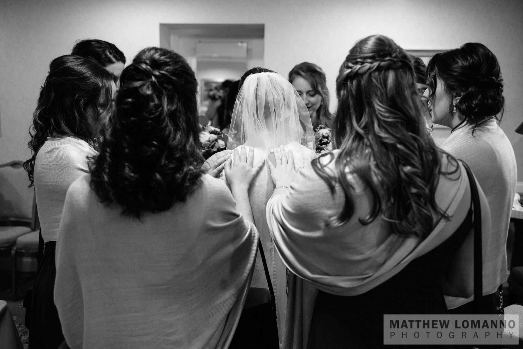 Sarah&Ryan_prep_by_Lomanno_0036_web.jpg