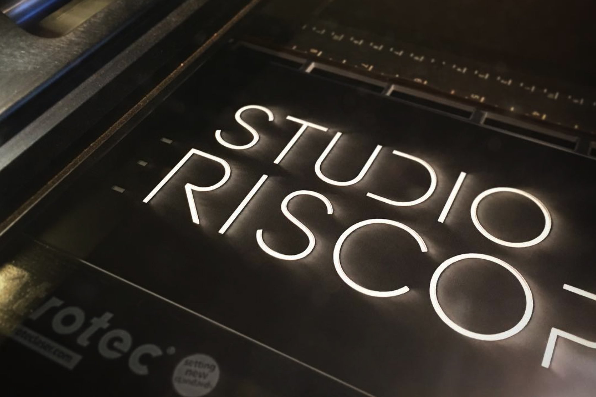 Roscher-Creative-Studio-Periscope-Signage.jpg