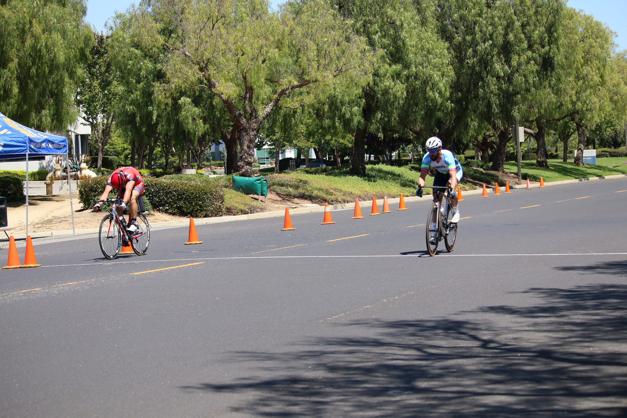 Dave Allen wins by a half a wheel.