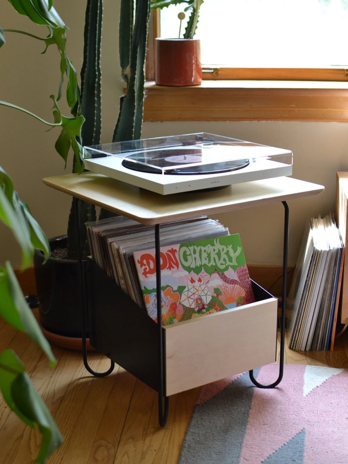 Mezzanine Turntable Stand

A side table for your record player with mezzanine level storage for your vinyl queue.

Made in Chicago, limited stock ready to ship!
