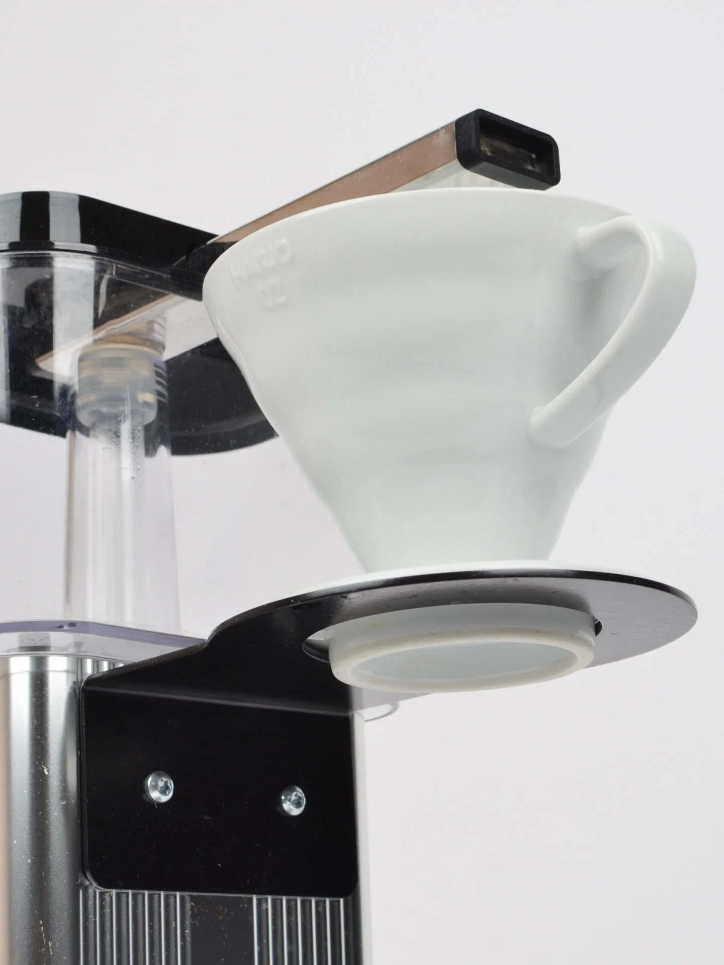 Automatic + Manual = Semi-Manual

Our bracket to convert the Moccamaster coffeemaker into a semi-automatic is back in stock. Shop now to hack your morning routine.