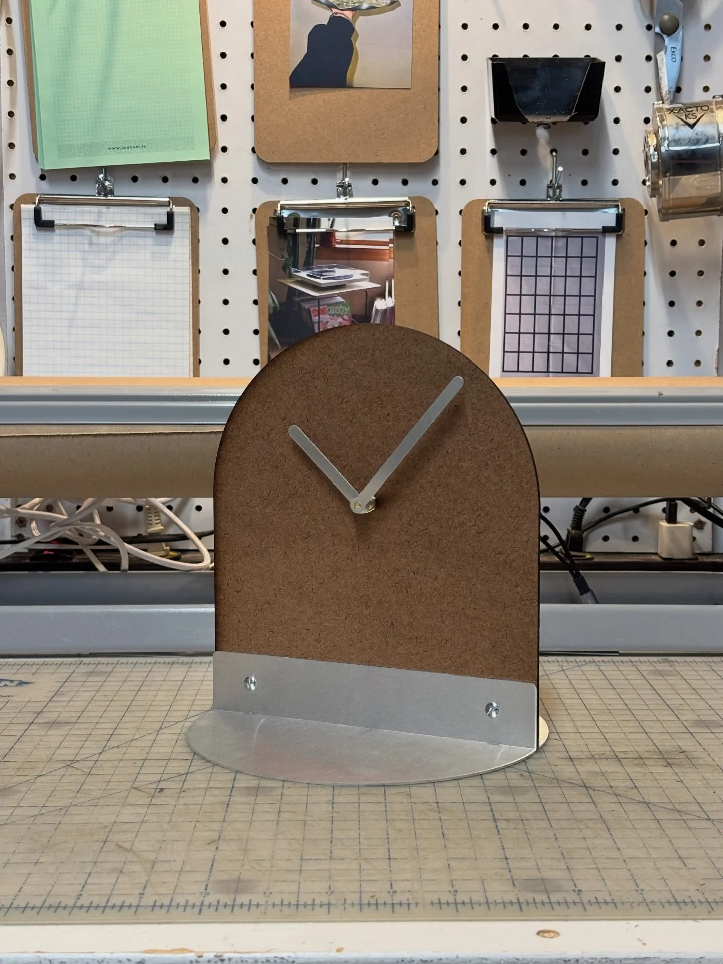Mocking up a model of Timepiece N&deg;7 on the workbench