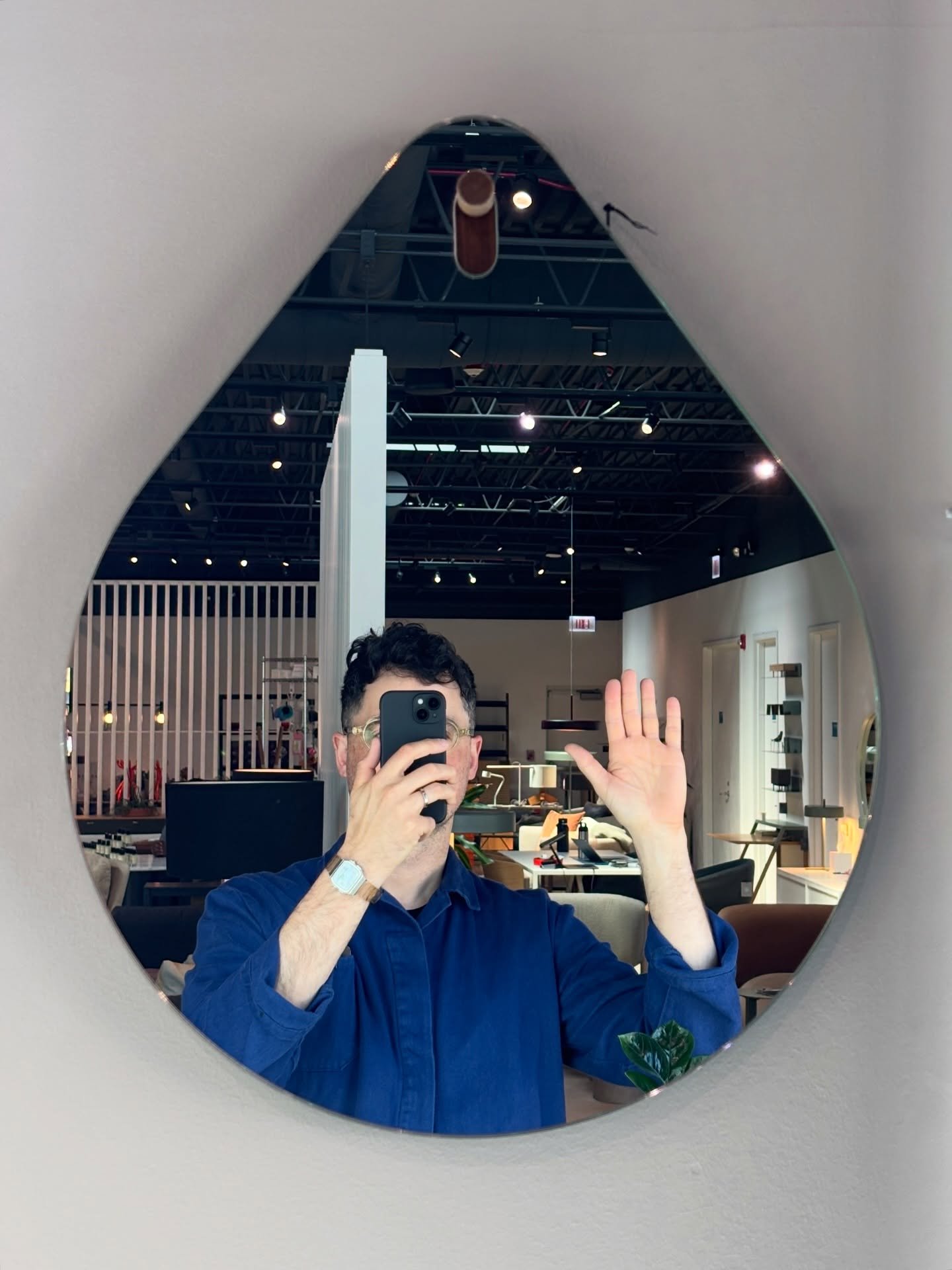 Come find Manual at the Chicago @bludot Saturday and Sunday 12-5 along with a bunch of other great makers and a room full of MWM* furniture. 👋 

*Midwest Modern