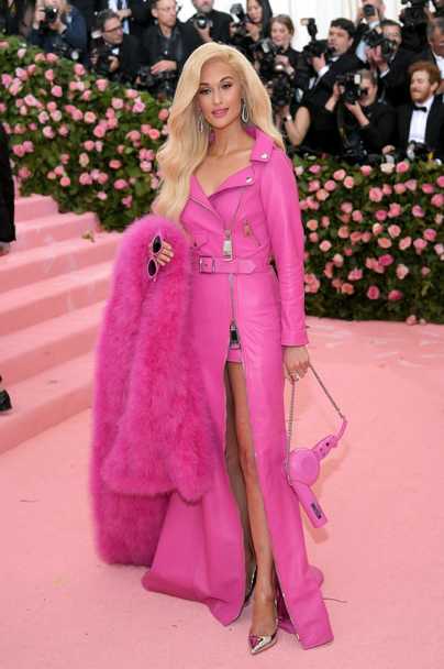 Kacey Musgraves in Moschino (inspired by Barbie)