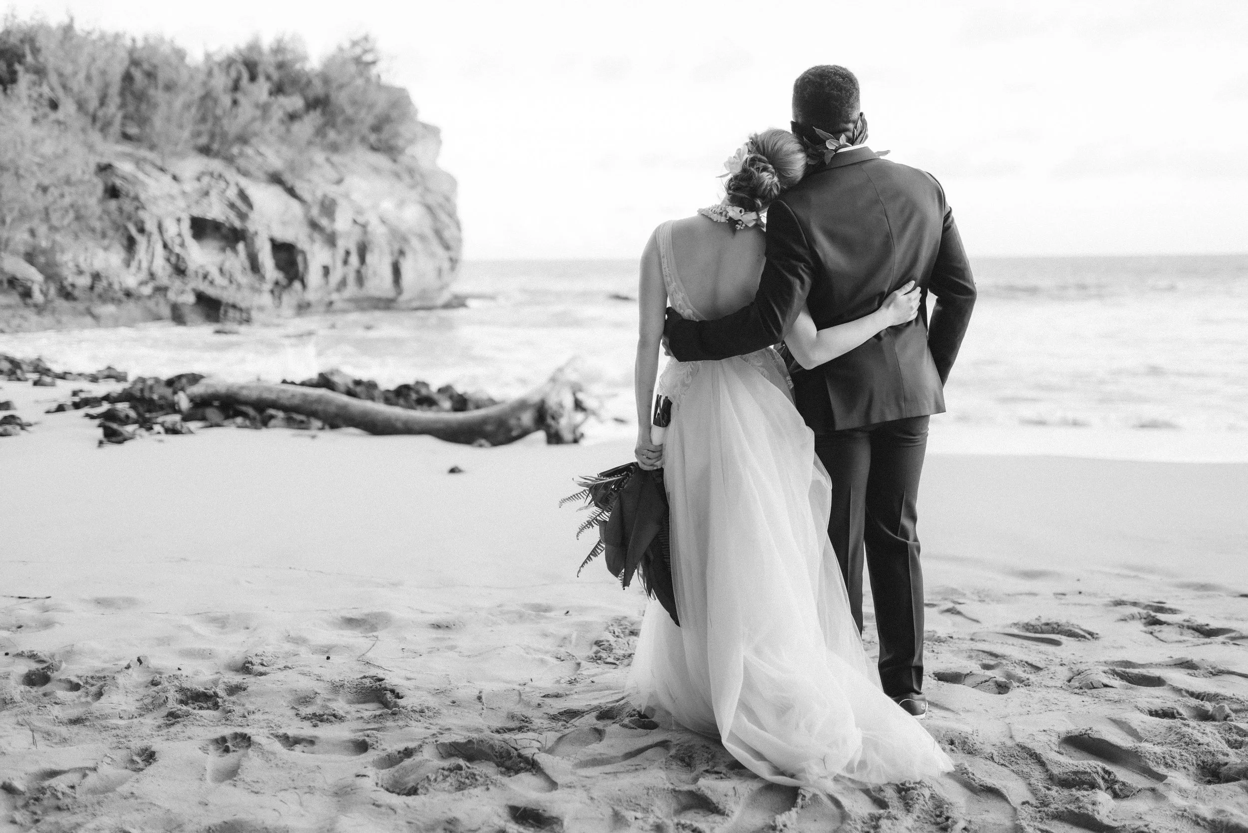 destination-elopement-kauai-shipwreck-beach-wedding(126).jpg