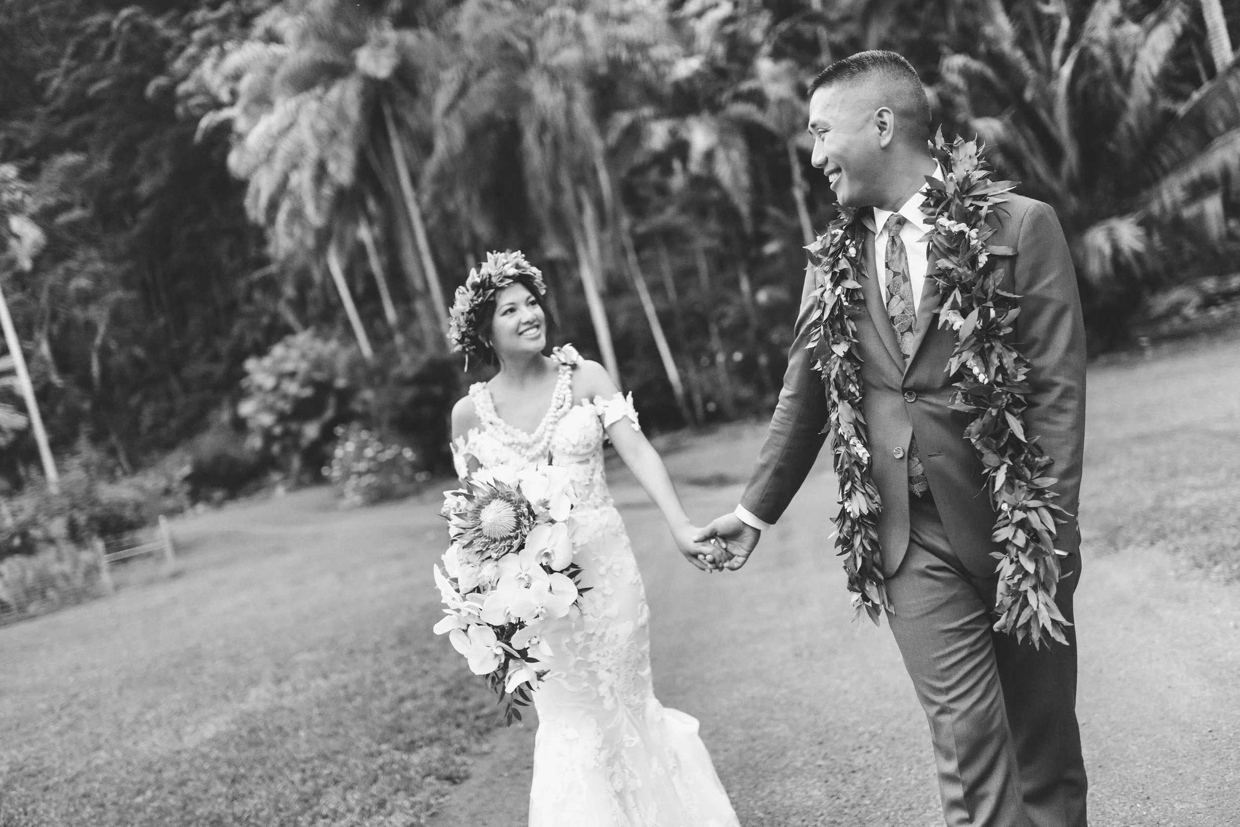tropical-boho-waimea-valley-wedding-bride-and-groom-portraits (8).jpg