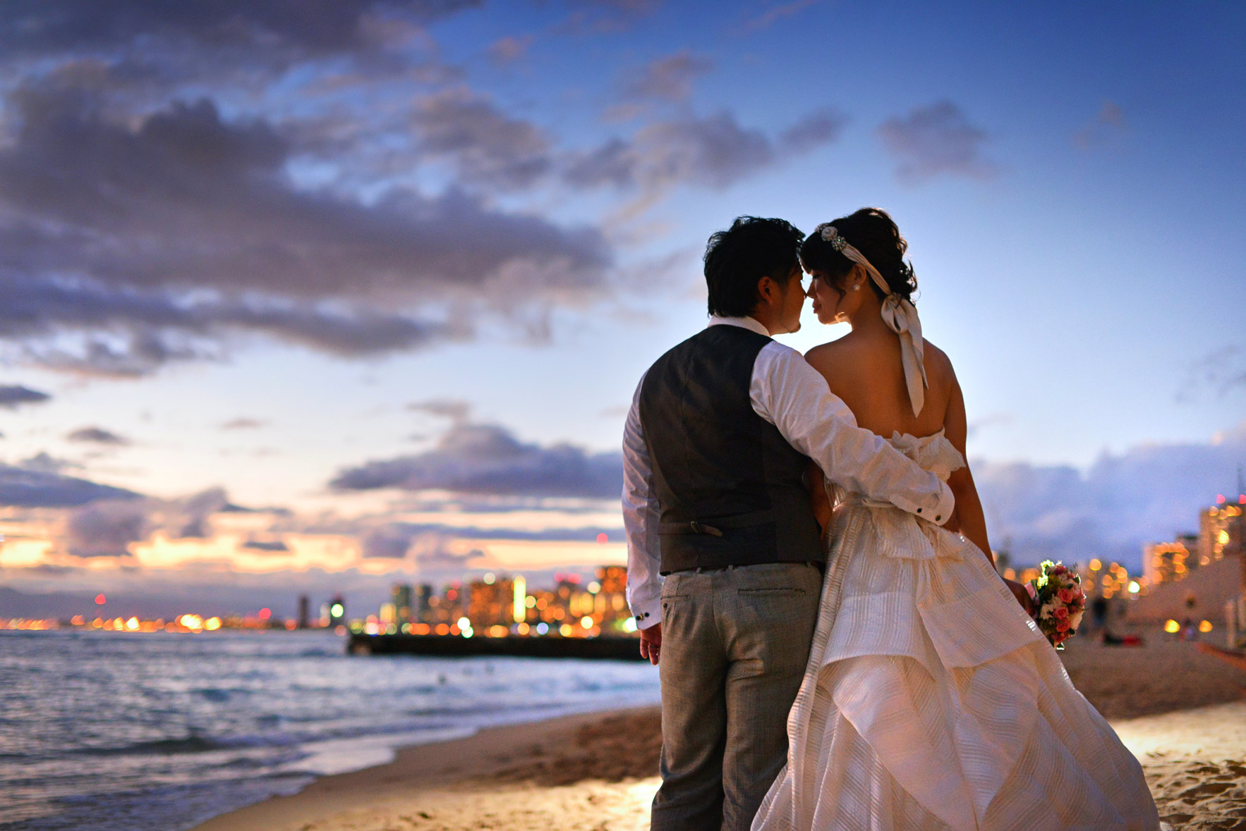 waikiki-beach-wedding-and-downtown-honolulu-hawaii-theater-stephen-ludwig-photography165.jpg