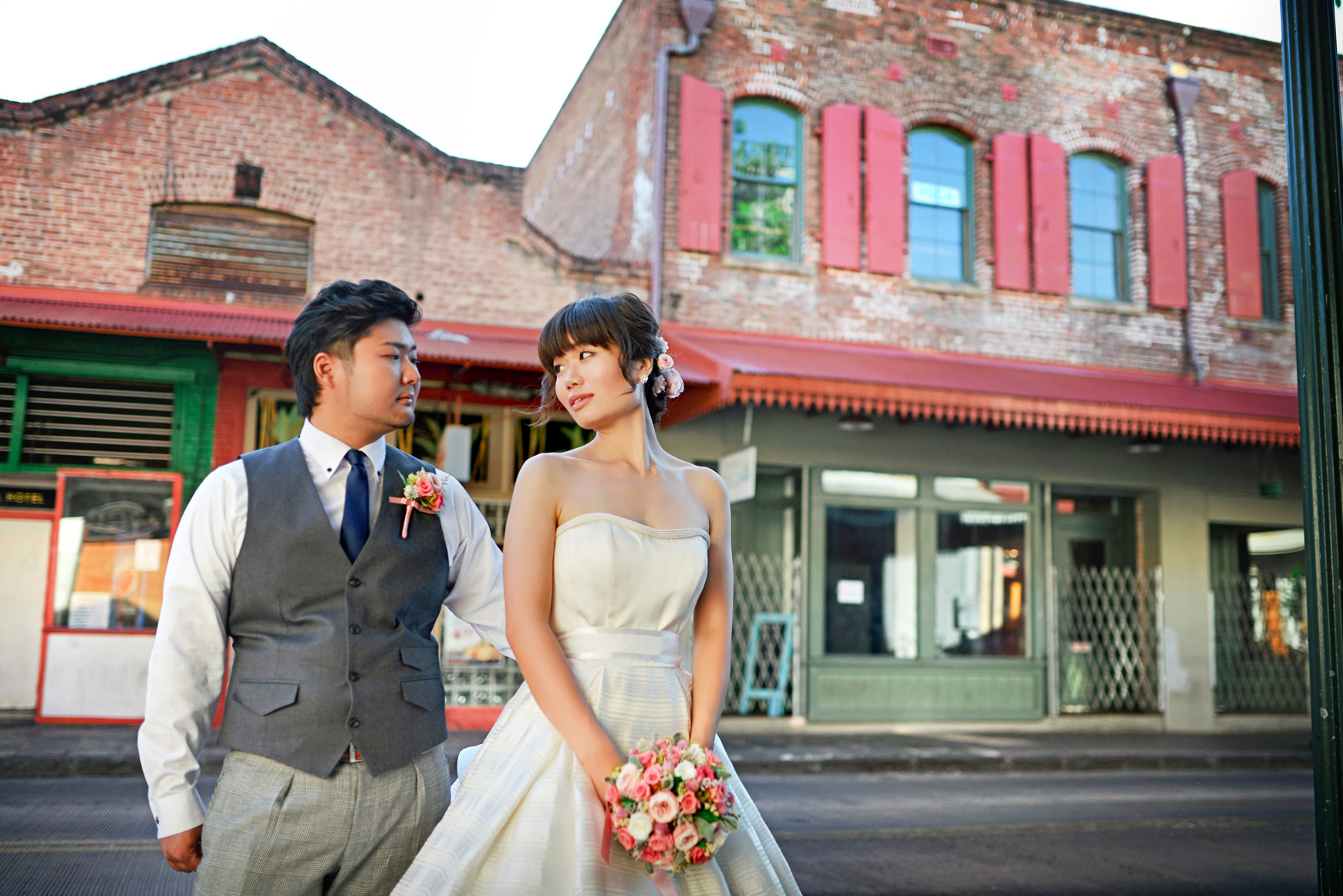 waikiki-beach-wedding-and-downtown-honolulu-hawaii-theater-stephen-ludwig-photography185.jpg