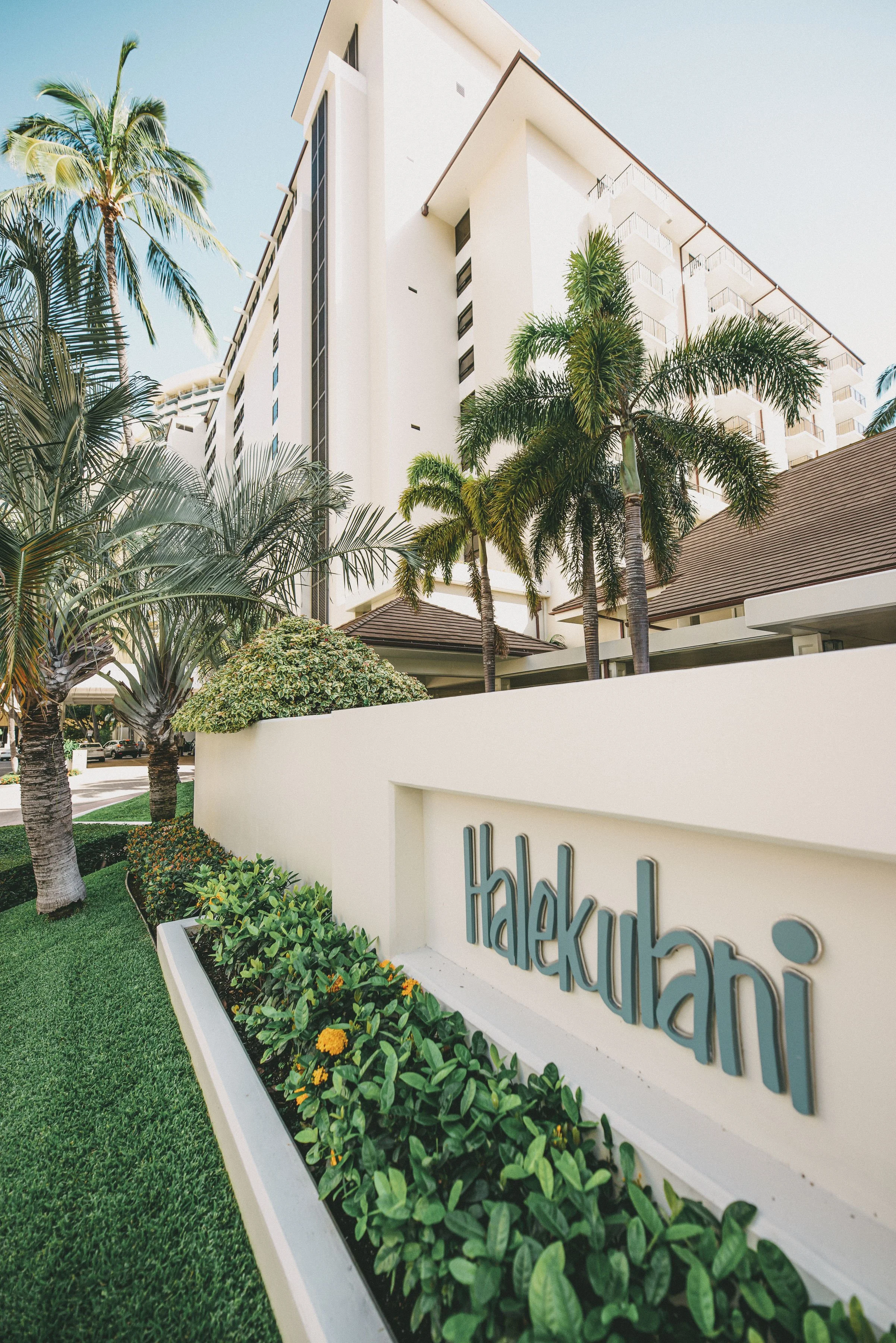 halekulani-hotel-wedding-venue-phototgrapher (31).jpg