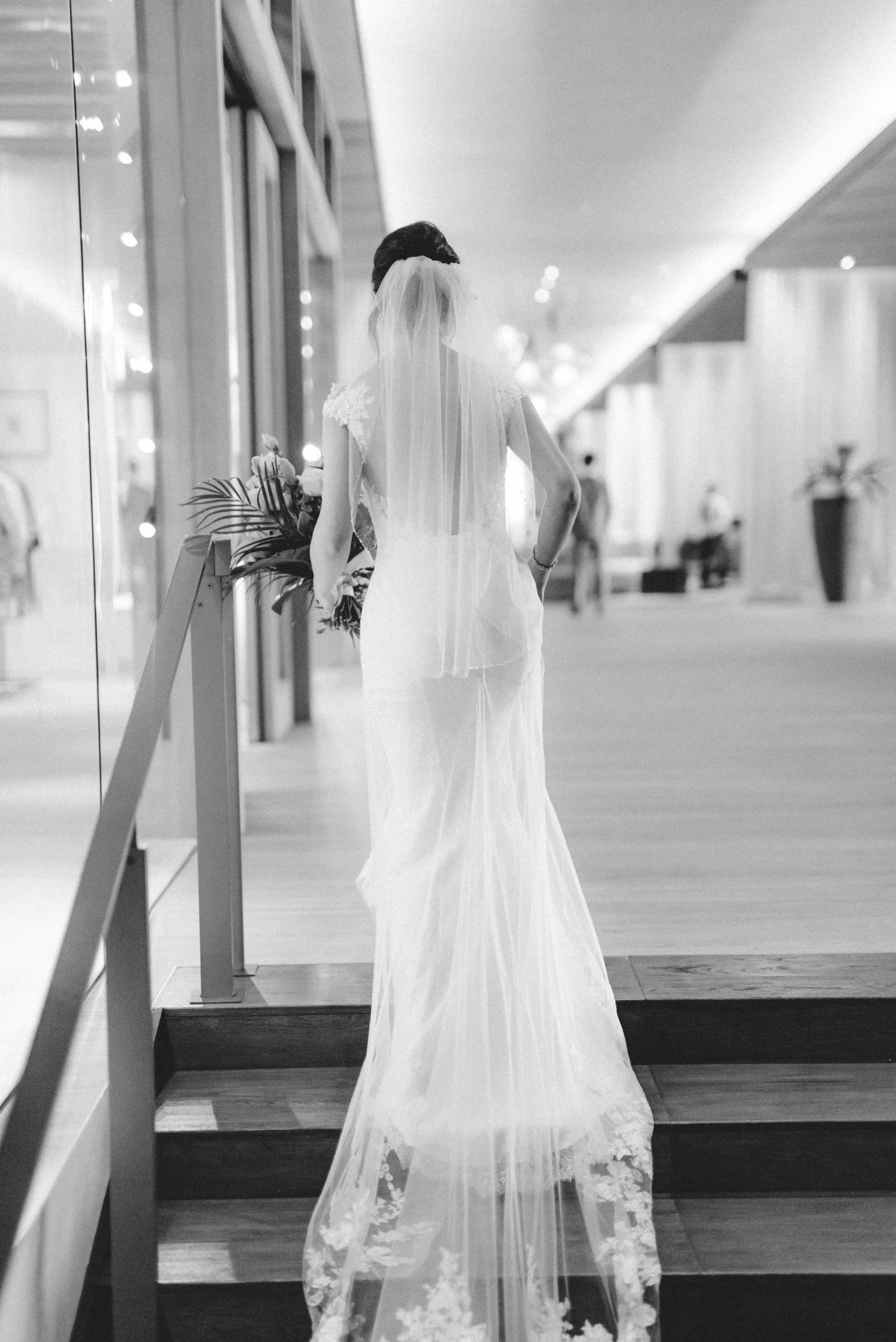 ritz-carlton-turtle-bay-wedding-phototgrapher (34).jpg