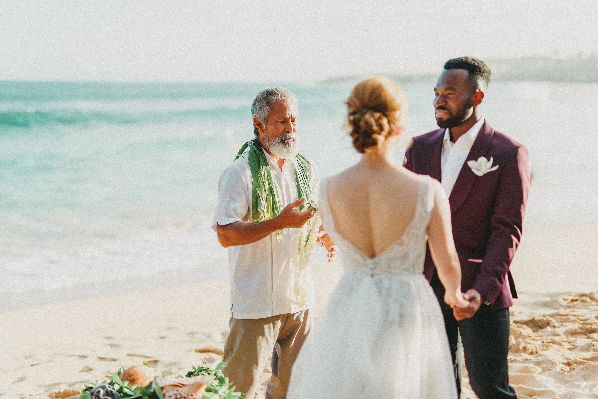 tropical-kauai-shipwreck-beach-wedding(16).jpg