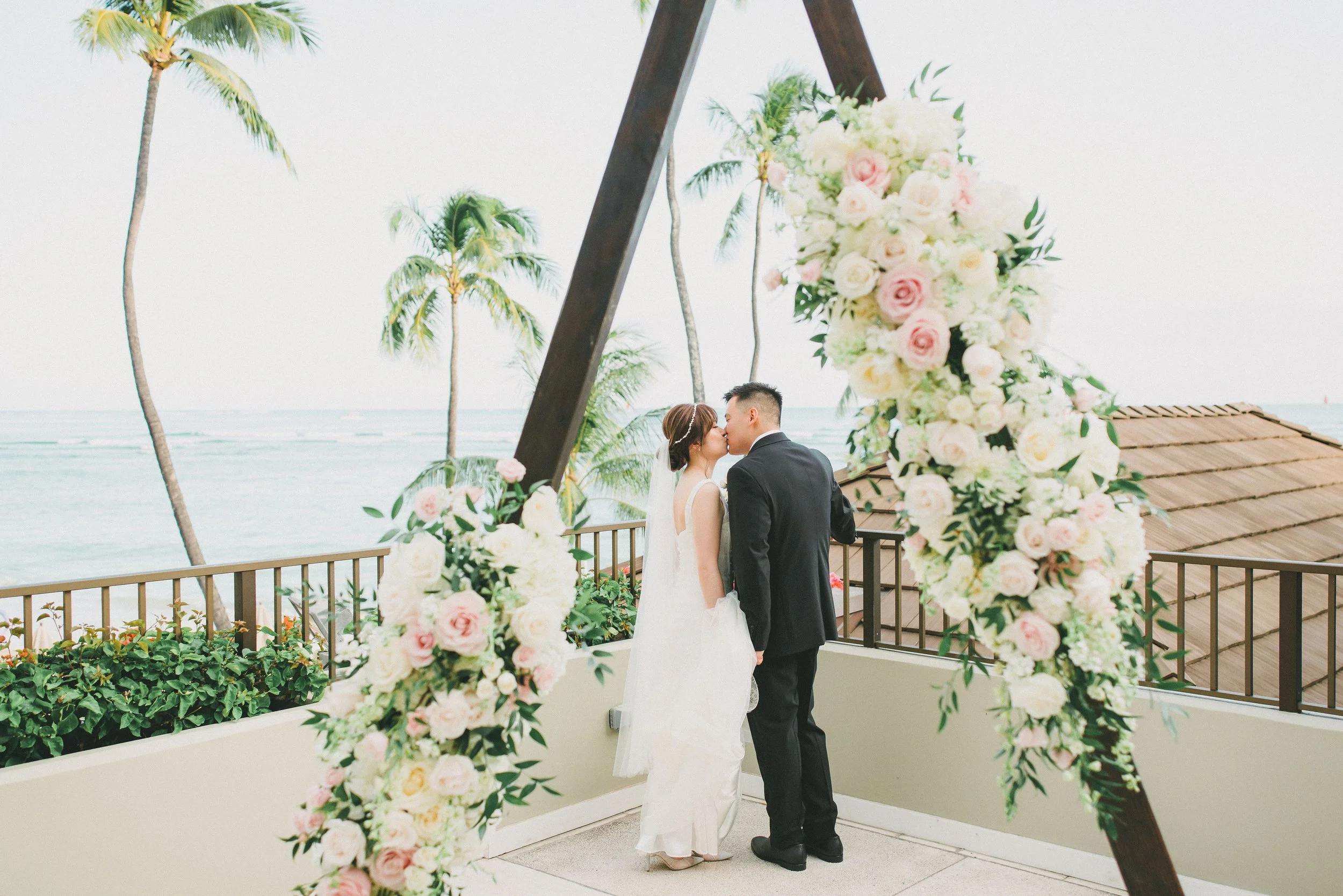 halekulani-hotel-wedding-venue-phototgrapher (90).jpg
